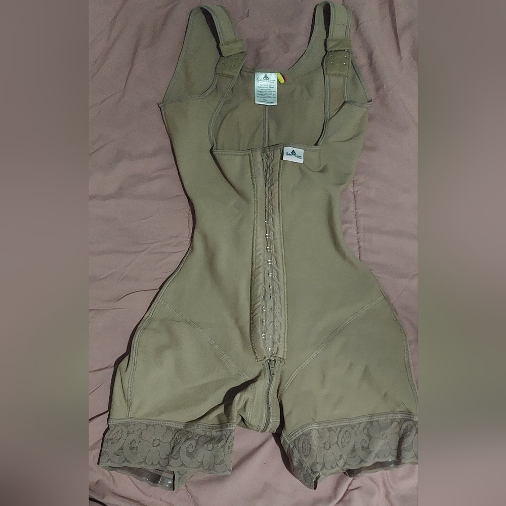 Hourglass colombian faja